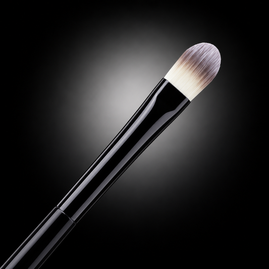 FACE INTERNATIONAL Concealer Brush detailed rounded flat-head close-up