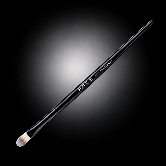 FACE INTERNATIONAL Concealer Brush flat-head close-up
